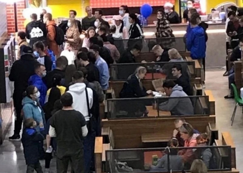 «Рвота, температура +39»: волгодончанка рассказала подробности об отравлении в «Бургер Кинге» в ТРЦ