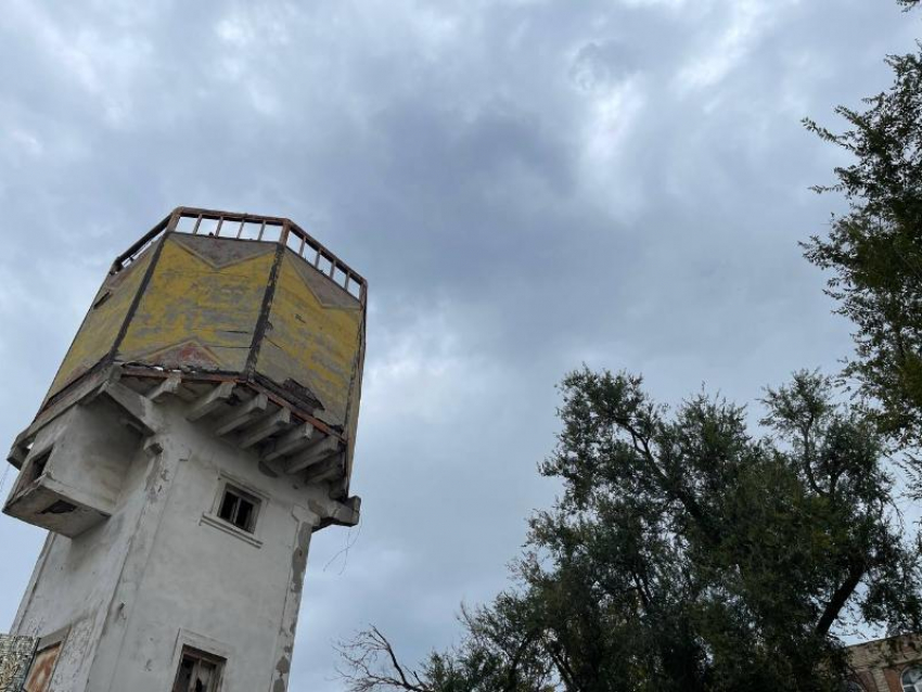 Водокачка, депо и мебельный цех: три знаковые руины Волгодонска вновь остались без покупателей