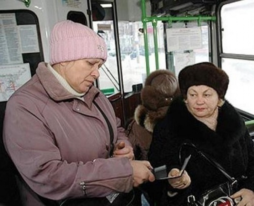 Для бесплатного проезда в Волгодонске пенсионерам придется носить с собой паспорт