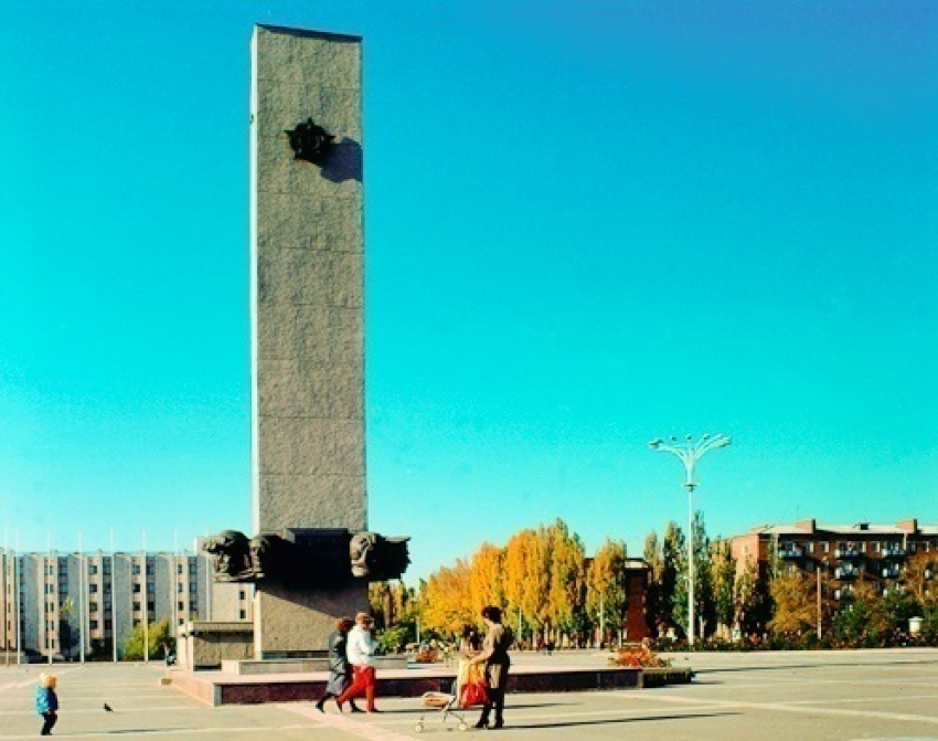 Волгодонск прежде и теперь: обелиск Победы