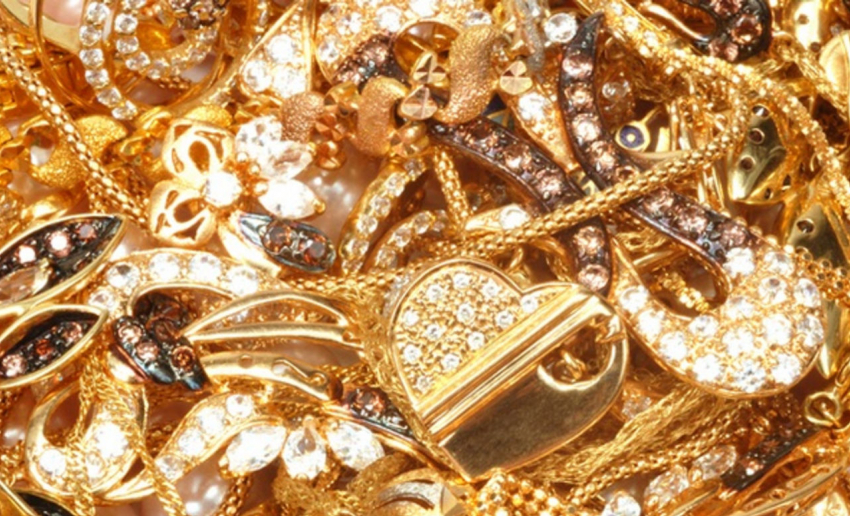 В Волгодонске подростки украли из квартиры знакомого золотые украшения стоимостью более 85 000 рублей