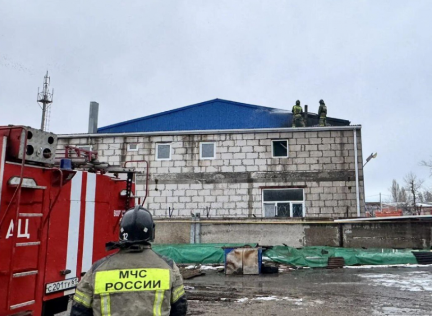 В Волгодонске из-за плохой проводки загорелся ангар СТО