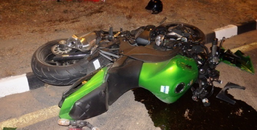 В Зимовниковском районе 17-летний мотоциклист насмерть сбил женщину