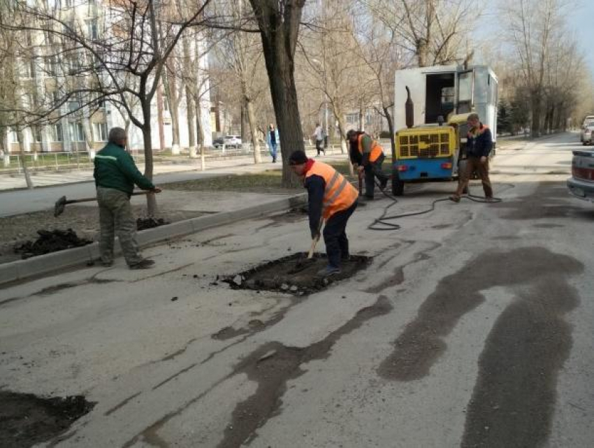 Больше 9 миллионов потратят в Волгодонске на ямочный ремонт дорог