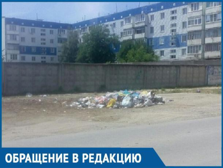 Центральную улицу Цимлянска власти превратили в свалку, - цимляне о горах мусора по улице Ленина
