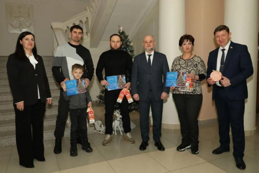 Власти Волгодонска и Цимлянска присоединились к акции «Ёлка желаний»