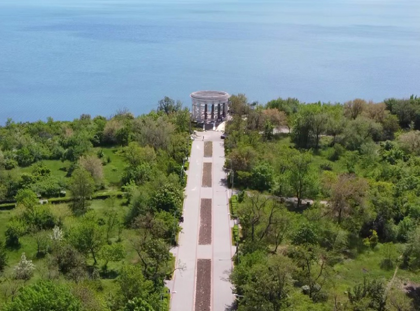 Уютная старина vs ржавая «шашлычная» зона: как выглядит Приморский парк в Цимлянске до и после «реконструкции»