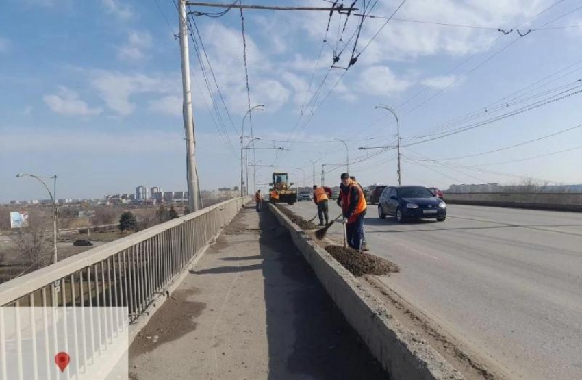 «Фундамент благополучия города»: Дмитрий Вельможно поздравил работников ЖКХ и бытового обслуживания Волгодонска