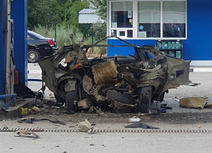 Автомобиль взорвался на заправке в Волгодонске: пострадавший в больнице