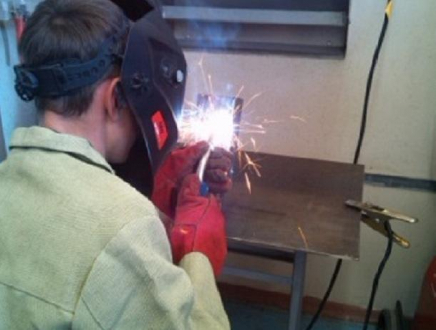 Выпускные работы сварщиков в Волгодонском техникуме металлообработки и машиностроения оценили независимые эксперты