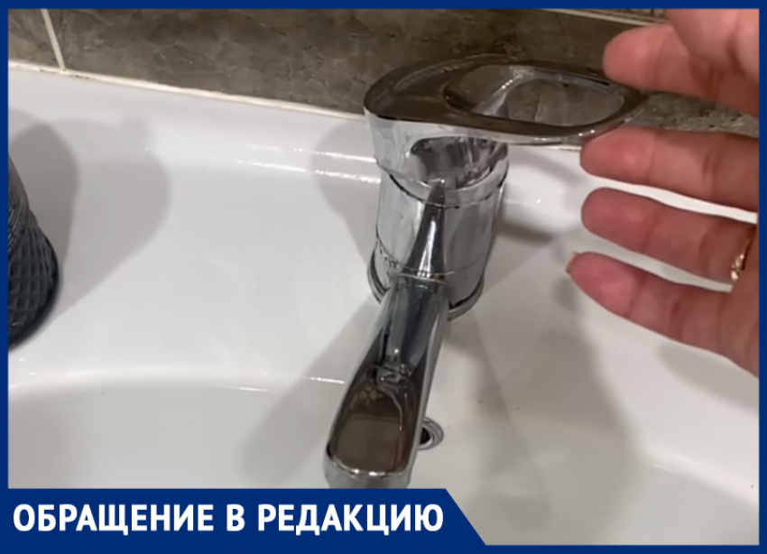 Жара, изношенные насосы, бесконечные отмазки: жители Зимовников устали ждать воды