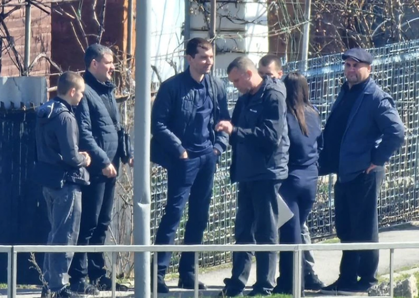 На месте нападения мужчины на школьниц в Волгодонске проводятся следственные мероприятия