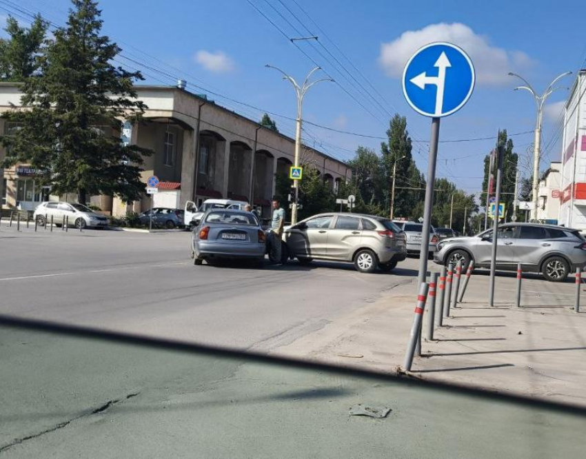 Из-за ДТП на площади Гагарина временно было ограничено движение в сторону химзавода