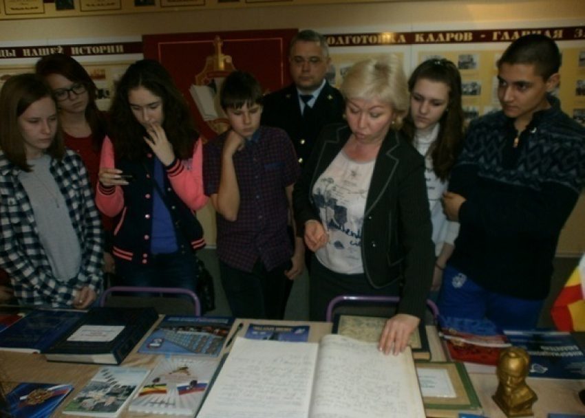 Волгодонские школьники посетили место, где готовят будущих полицейских