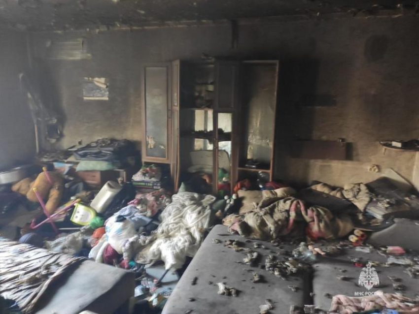 Ребенок баловался зажигалкой: квартира на Строителей выгорела из-за детской шалости