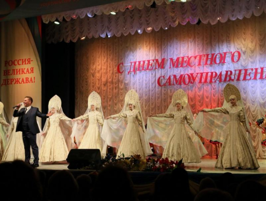 Волгодонские чиновники и депутаты отметили профессиональный праздник