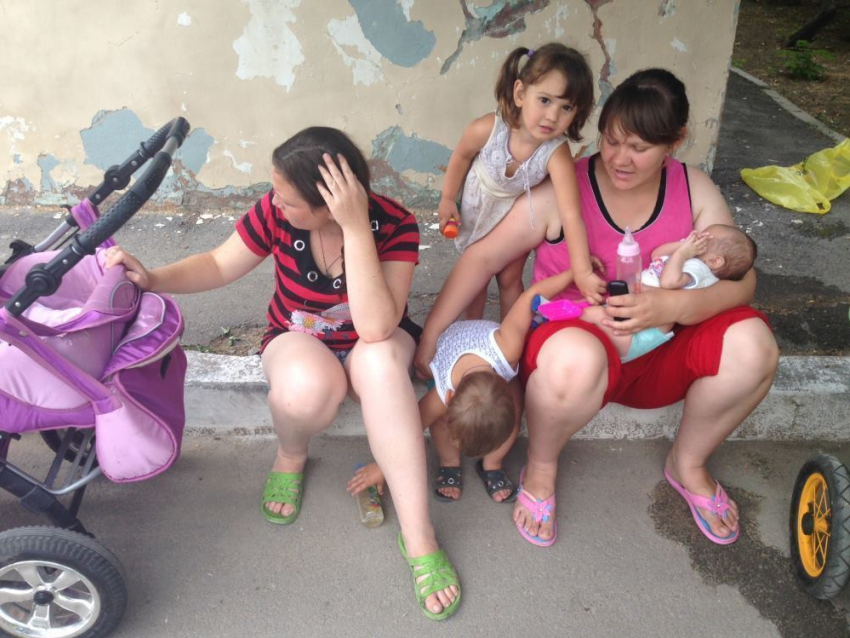 Две многодетные мамы из Луганской области рассказали каково это — в одночасье из благополучной семьи превратиться в беженцев