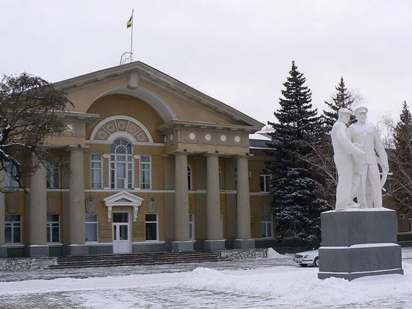 Зарплатный фонд муниципальных учреждений Волгодонска за год вырос на 300 миллионов рублей