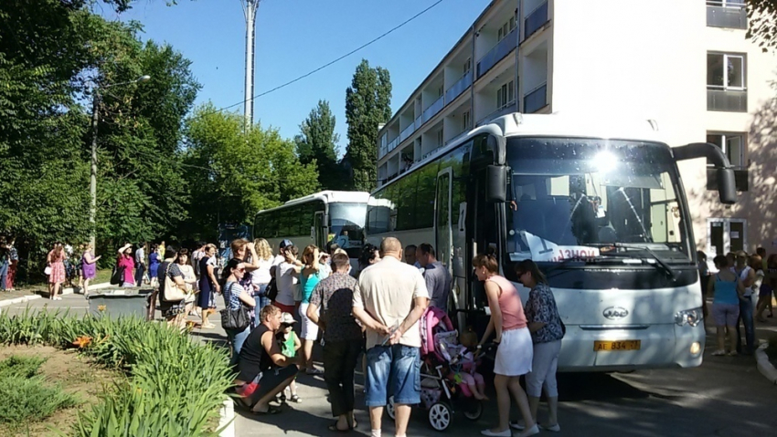 Колонна автобусов с детьми из Волгодонска выдвинулась в Анапу
