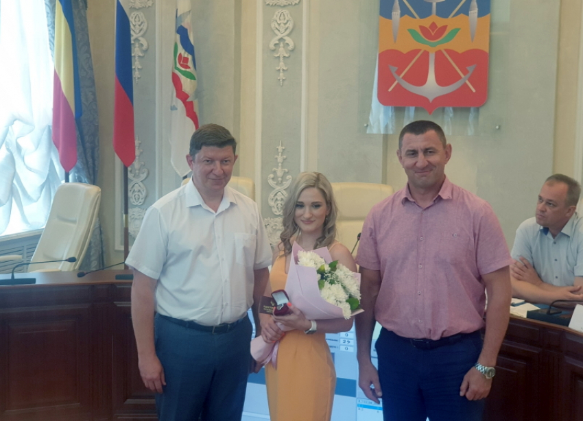 Звание «Заслуженного мастера спорта РФ» вручили Анне Новиковой перед заседанием Думы в Волгодонске
