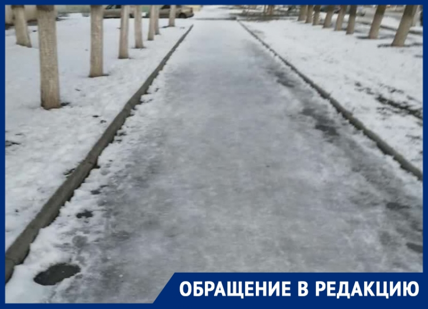 «Непешеходная дорожка»: волгодонцы жалуются на плохую уборку снега на Гагарина