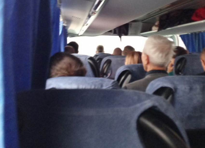 Выехавший из Волгодонска с 50 пассажирами автобус поломался по пути в Москву