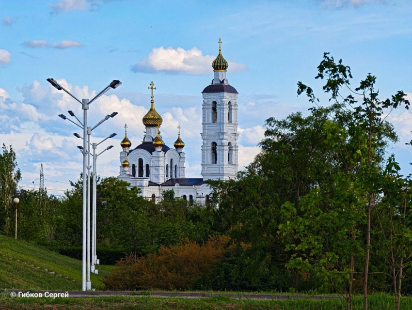 Православные волгодонцы отмечают Святую Троицу
