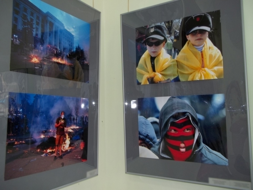 Украинский фотограф представил в Волгодонске скандальные фотографии столкновений между противниками и сторонниками евромайдана 