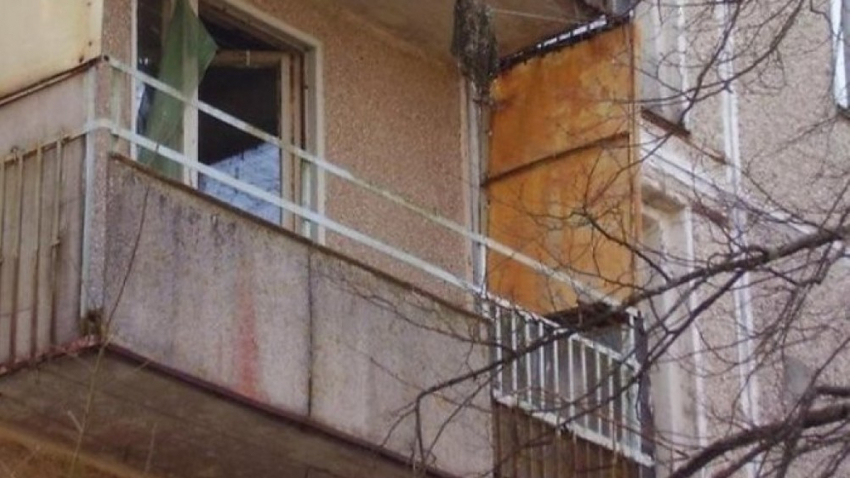 В Волгодонске мужчина выпал с балкона, отмечая рождение ребенка 