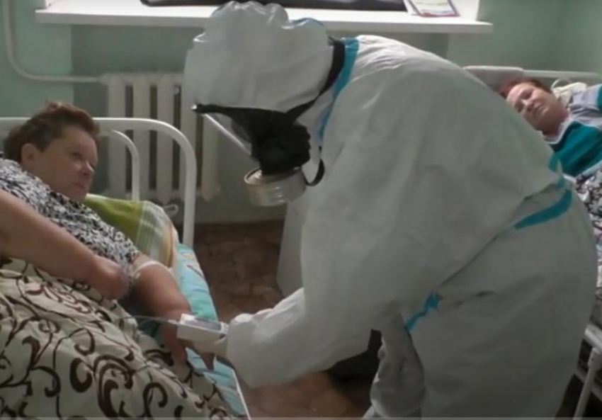 «Мы справимся с этим, это не навсегда»: врачи ковидного госпиталя рассказали о рабочих буднях