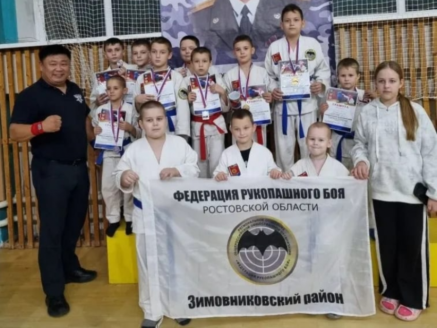 Пьедестал Чемпионата и Первенства Калмыкии покорили юные рукопашники из Зимовников