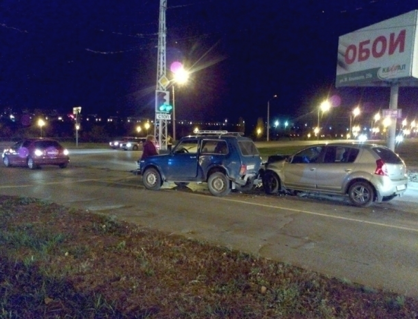 Пьяный водитель на «Рено» разбил две машины и до смерти перепугал семью с ребенком в Волгодонске