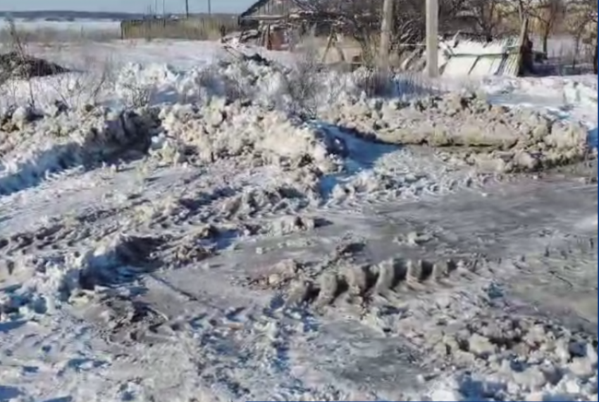 «Дорога будет благоустроена»: ледяное месиво в станице Красноярской прокомментировали в администрации 