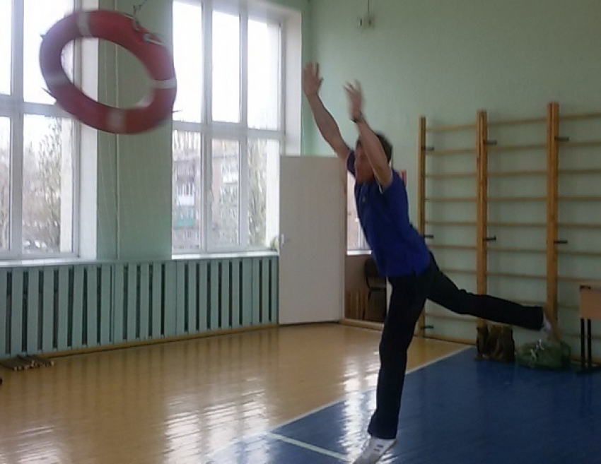 В спортзале школы Волгодонска разложили 5 видов костров и спасали утопающих
