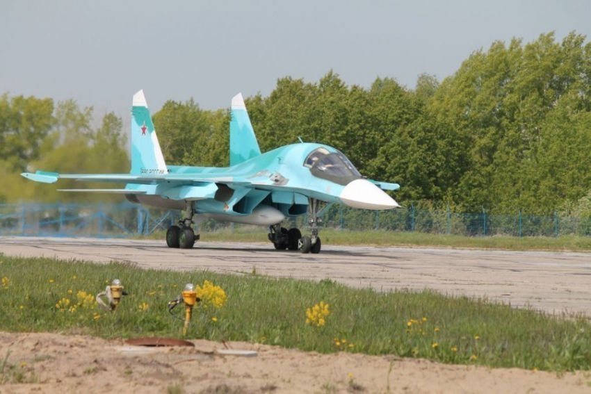 В Морозовске появились еще три истребителя Су-34
