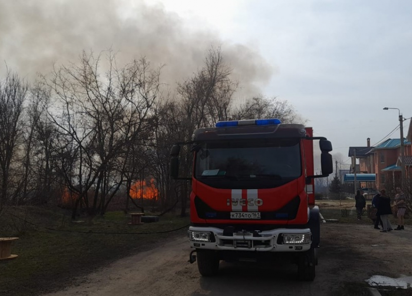 Пожарные тушат крупный ландшафтный пожар между новым городом и «Атоммашем» 