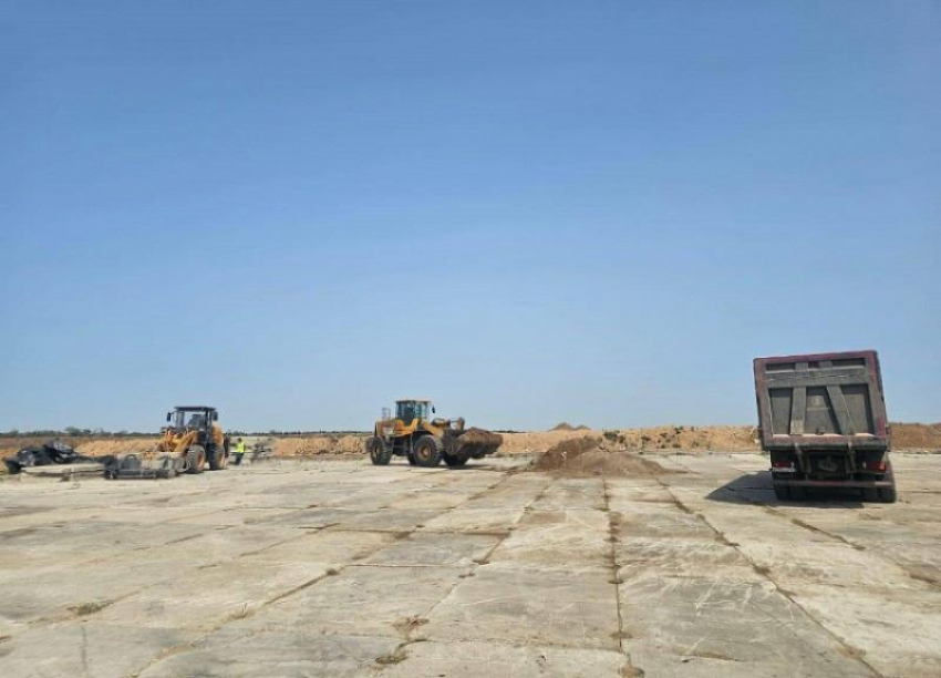 Компания, завозившая песок с мазутом под Семикаракорск, опять начала загрязнять природу