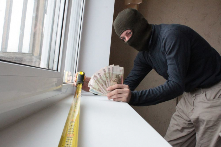 Оконный мошенник обманул десятки волгодонцев на 1 500 000 рублей
