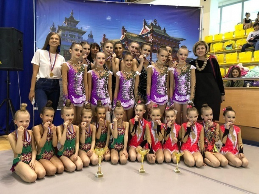 Ошеломительные результаты показали волгодонские юные гимнастки на соревнованиях в Аксае и Элисте
