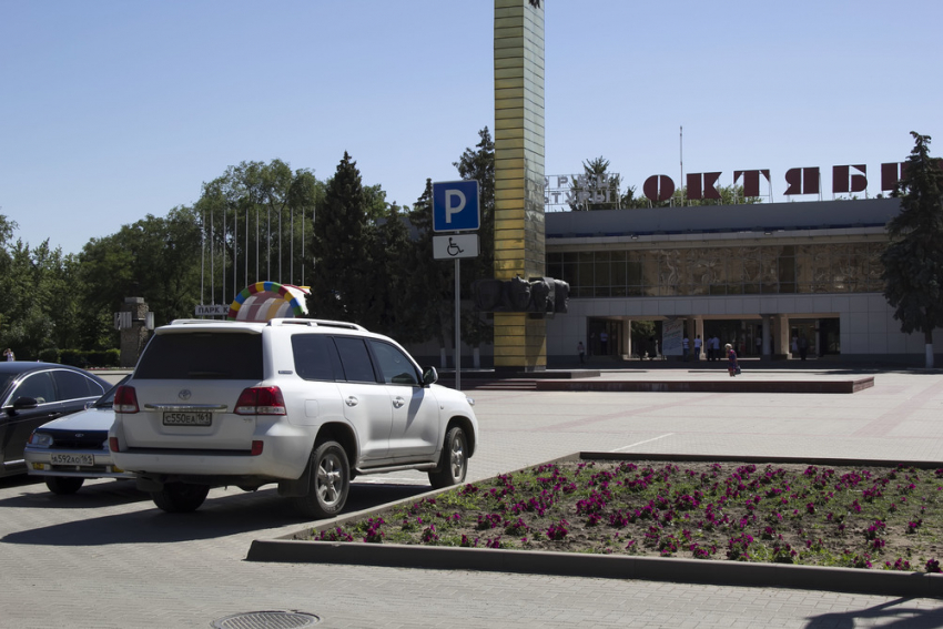 «Всем бы инвалидам такую машину» - фото из серии «Паркуюсь, как хочу» прислал Александр