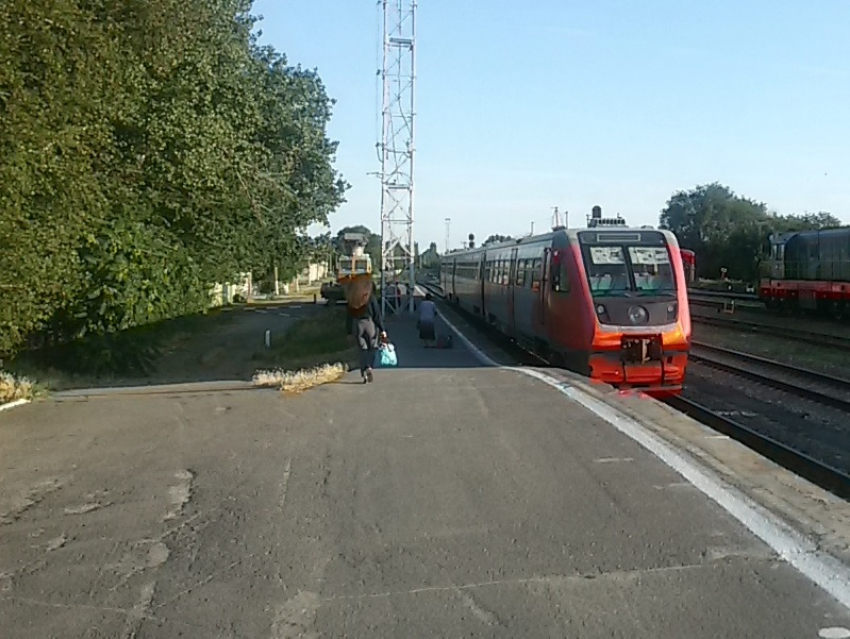  Владимиру Путину показали план прямой железной дороги Волгодонск - Ростов