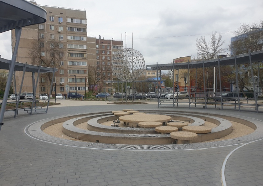 К запуску самого необычного «прыгательного» фонтана у школы №11 готовятся в Волгодонске