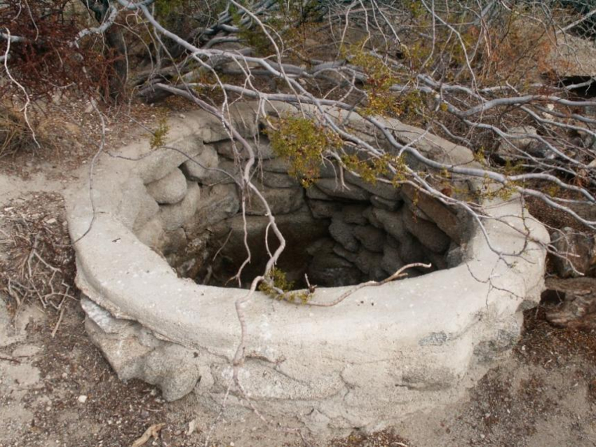 Скелетированный труп мужчины нашли в заброшенном колодце в Цимлянском районе