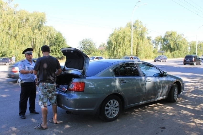 В Волгодонске на «пятом» полицейские останавливали каждую вторую машину (ФОТО)