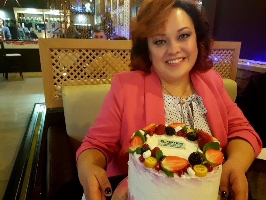 Шикарный торт от «Армторт» в подарок получила Анна Цыбина