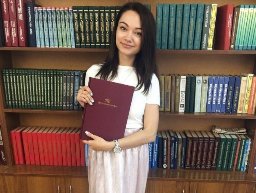 «Мисс Блокнот-2016» Елена Луполова защитила диплом на «отлично»