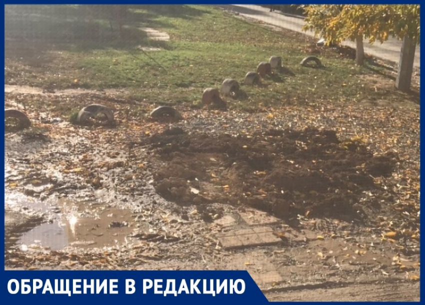 Грязь и разрушенную парковку оставил после своих работ «Водоканал» во дворе на Кошевого