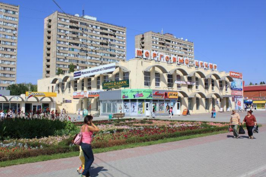 Администрация и полиция Волгодонска внезапно нагрянули к предпринимателям на торговой площади с проверкой