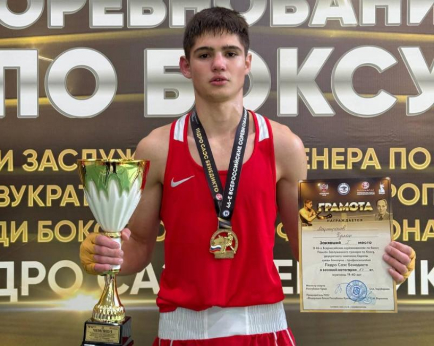 Волгодонск празднует историческое достижение в спорте: 19-летний Руслан Мартиросов выполнил норматив мастера спорта по боксу 