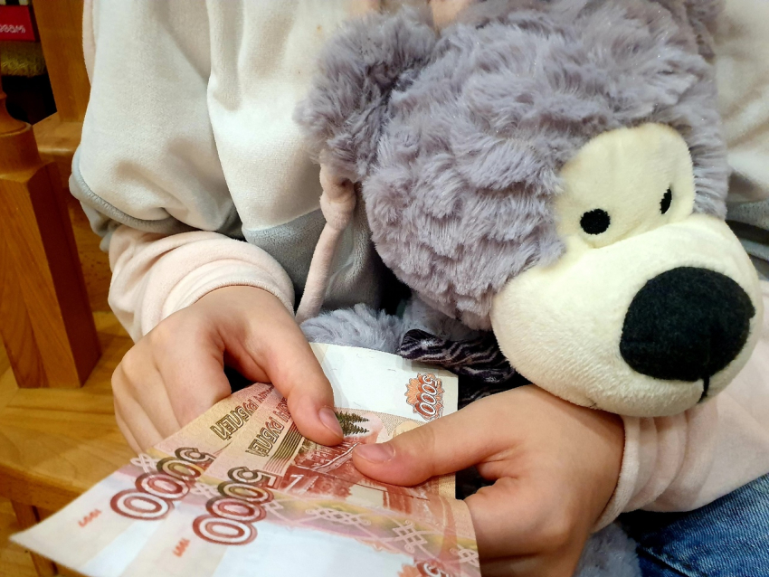 Прокуратура через суд добилась выплаты пособия матери двоих детей из Константиновского района